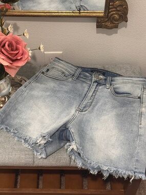 Judy Blue Light Wash Raw Hem Denim Shorts Size Medium